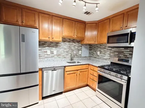 10570 MAIN STREET #404