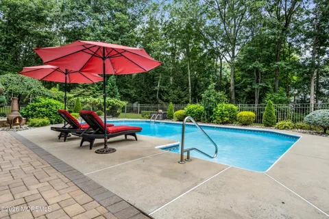 10 Cottonwood Drive