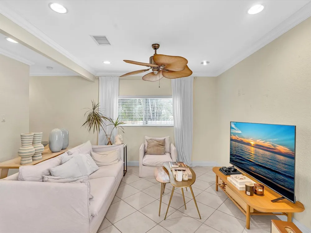 11 FOREST HILLS LANE Boca Raton, FL 33431