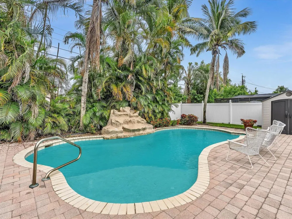 11 FOREST HILLS LANE Boca Raton, FL 33431