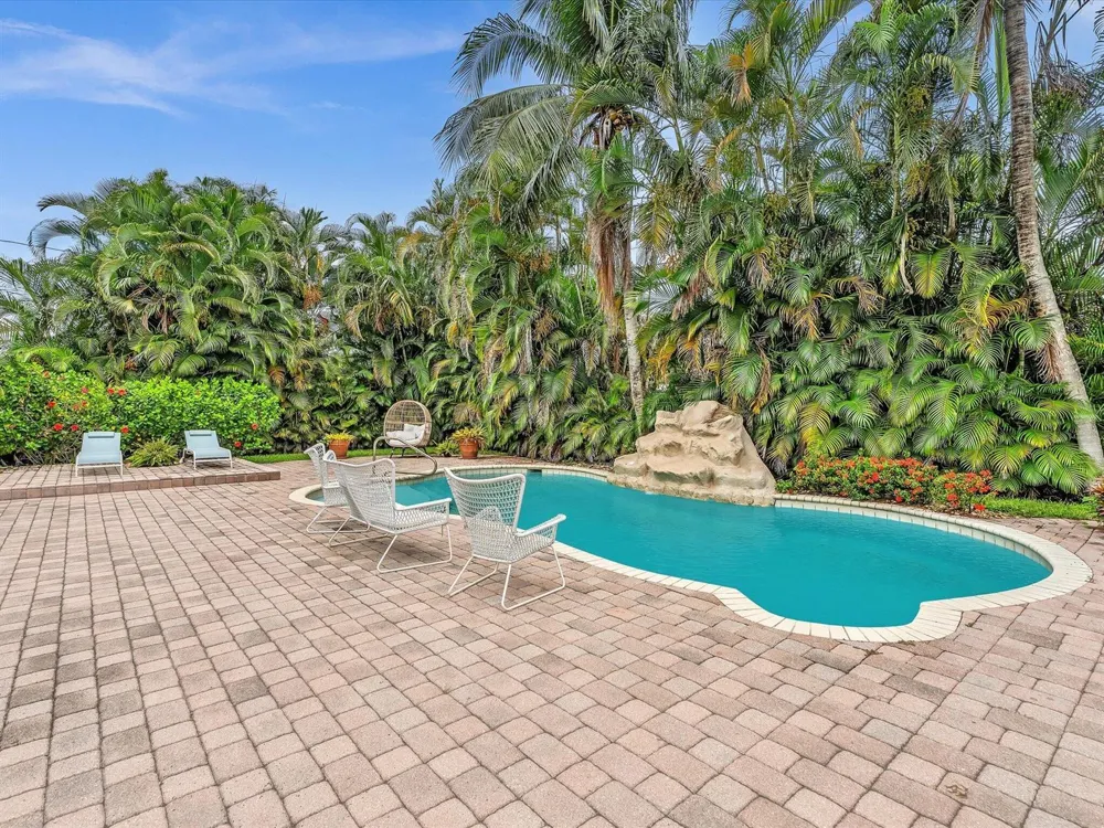 11 FOREST HILLS LANE Boca Raton, FL 33431