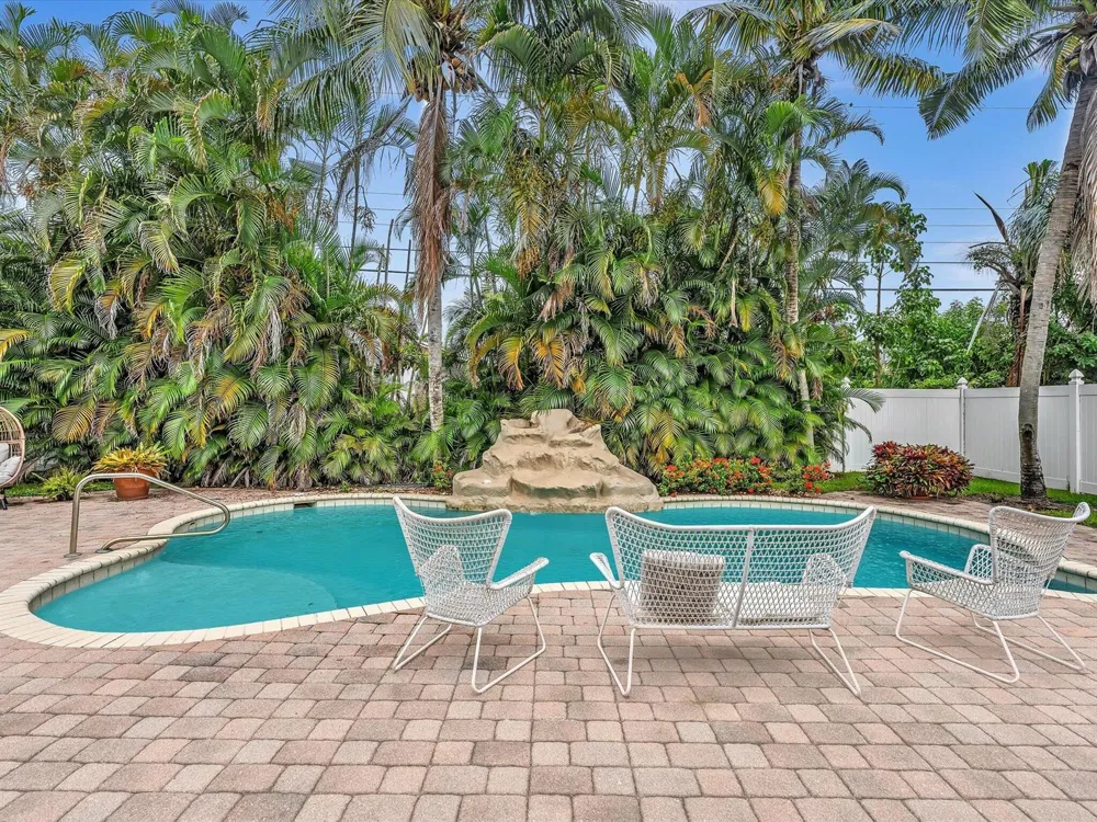 11 FOREST HILLS LANE Boca Raton, FL 33431