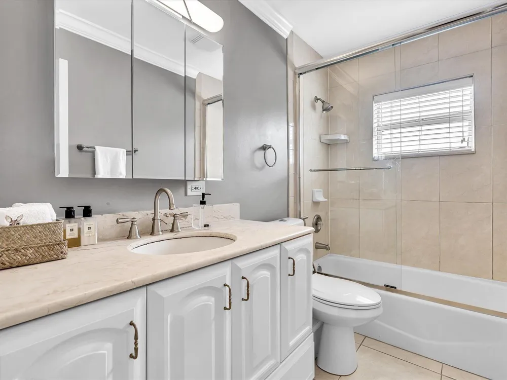 11 FOREST HILLS LANE Boca Raton, FL 33431