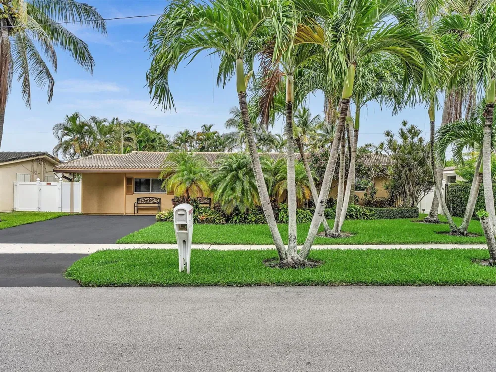 11 FOREST HILLS LANE Boca Raton, FL 33431