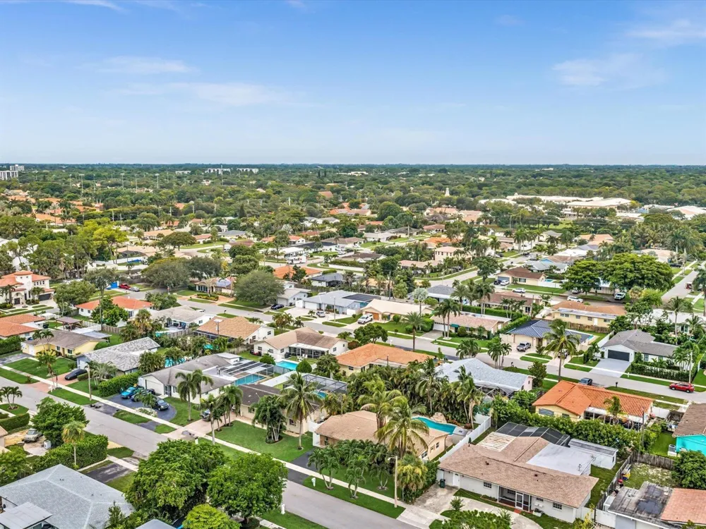 11 FOREST HILLS LANE Boca Raton, FL 33431