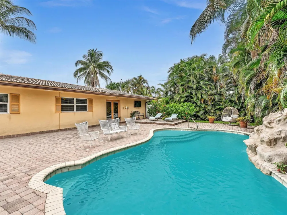 11 FOREST HILLS LANE Boca Raton, FL 33431