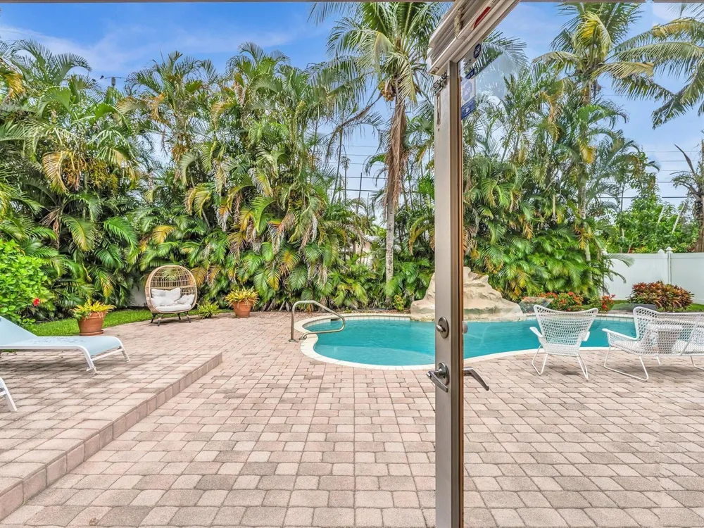 11 FOREST HILLS LANE Boca Raton, FL 33431