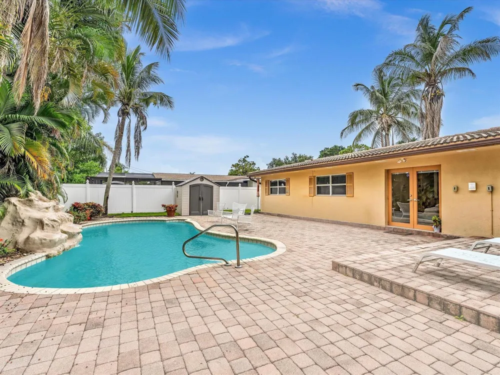 11 FOREST HILLS LANE Boca Raton, FL 33431