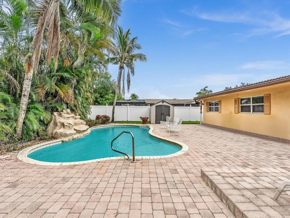 11 FOREST HILLS LANE Boca Raton, FL 33431