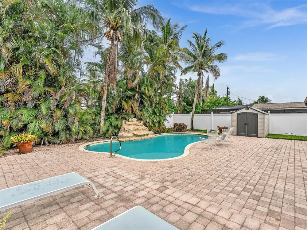 11 FOREST HILLS LANE Boca Raton, FL 33431
