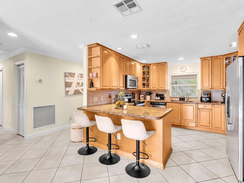 11 FOREST HILLS LANE Boca Raton, FL 33431