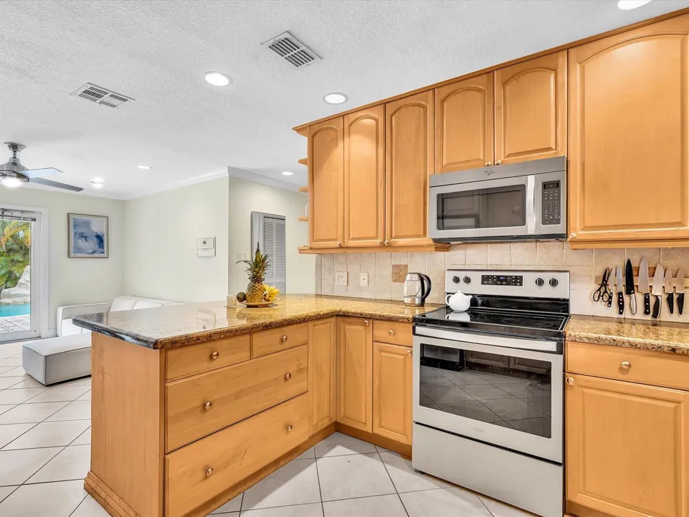 11 FOREST HILLS LANE Boca Raton, FL 33431