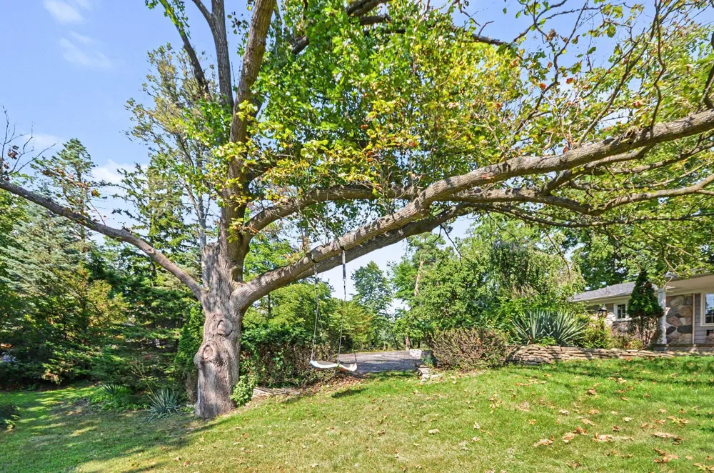 25800 Franklin Park Court Franklin Village, MI 48025