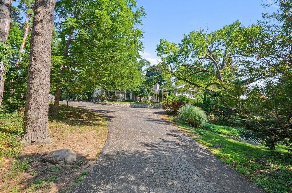 25800 Franklin Park Court Franklin Village, MI 48025