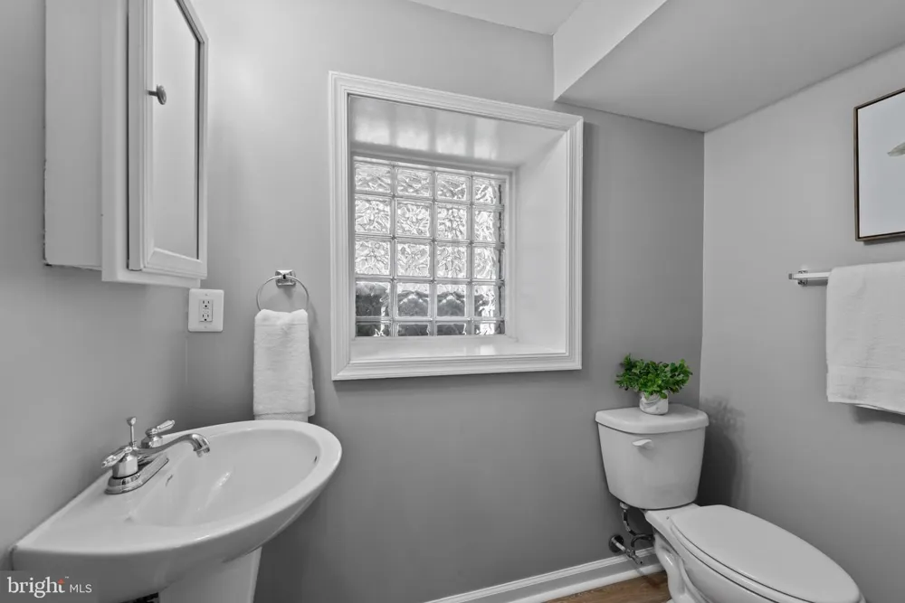 425 ILCHESTER AVENUE Baltimore, MD 21218