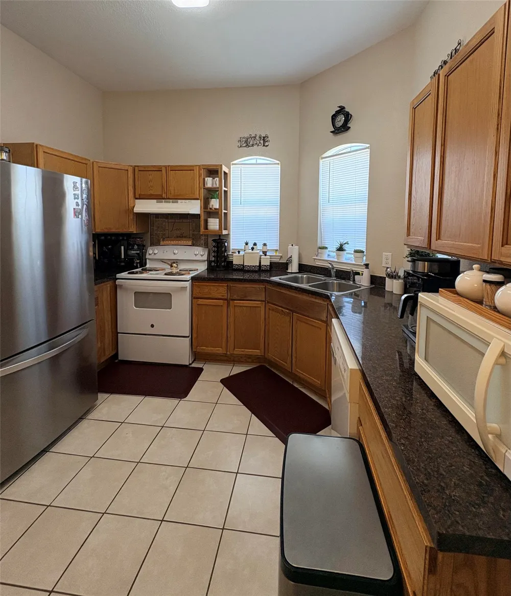 304 W Glen Meadow Drive Glenn Heights, TX 75154