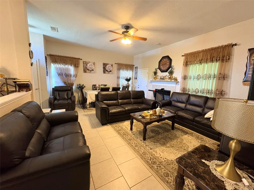 304 W Glen Meadow Drive Glenn Heights, TX 75154