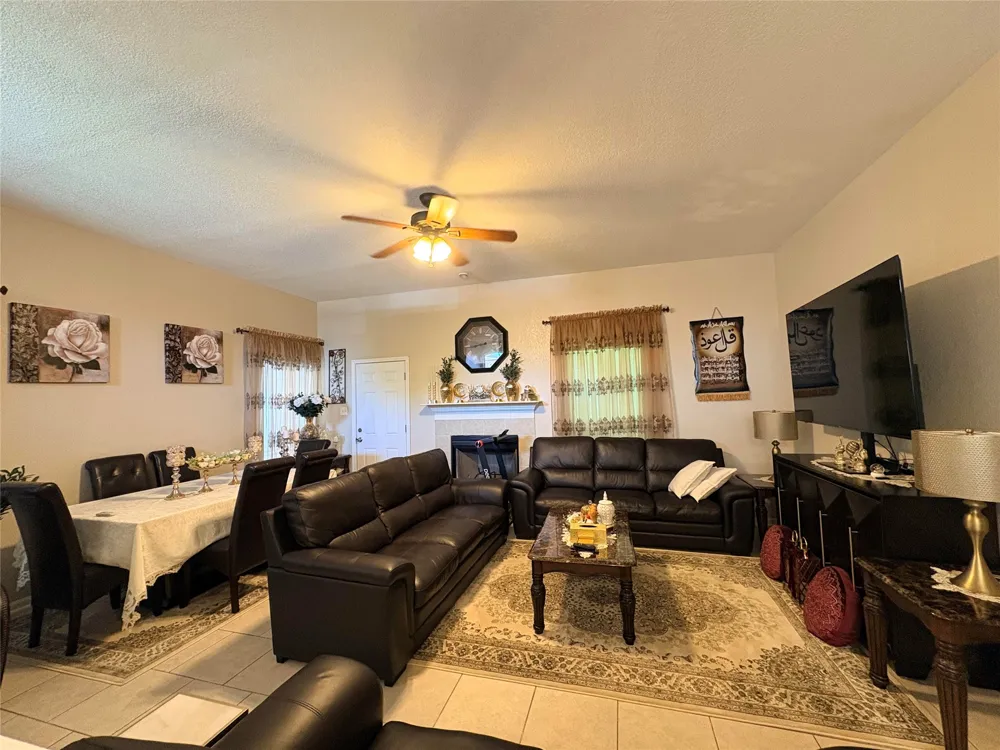 304 W Glen Meadow Drive Glenn Heights, TX 75154