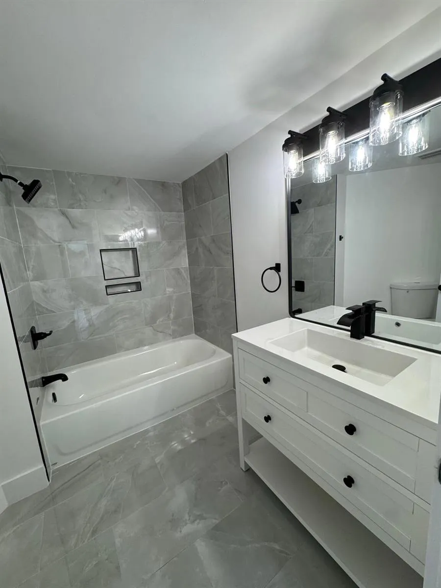 10229 NW 9th St Circle #103 Miami, FL 33172