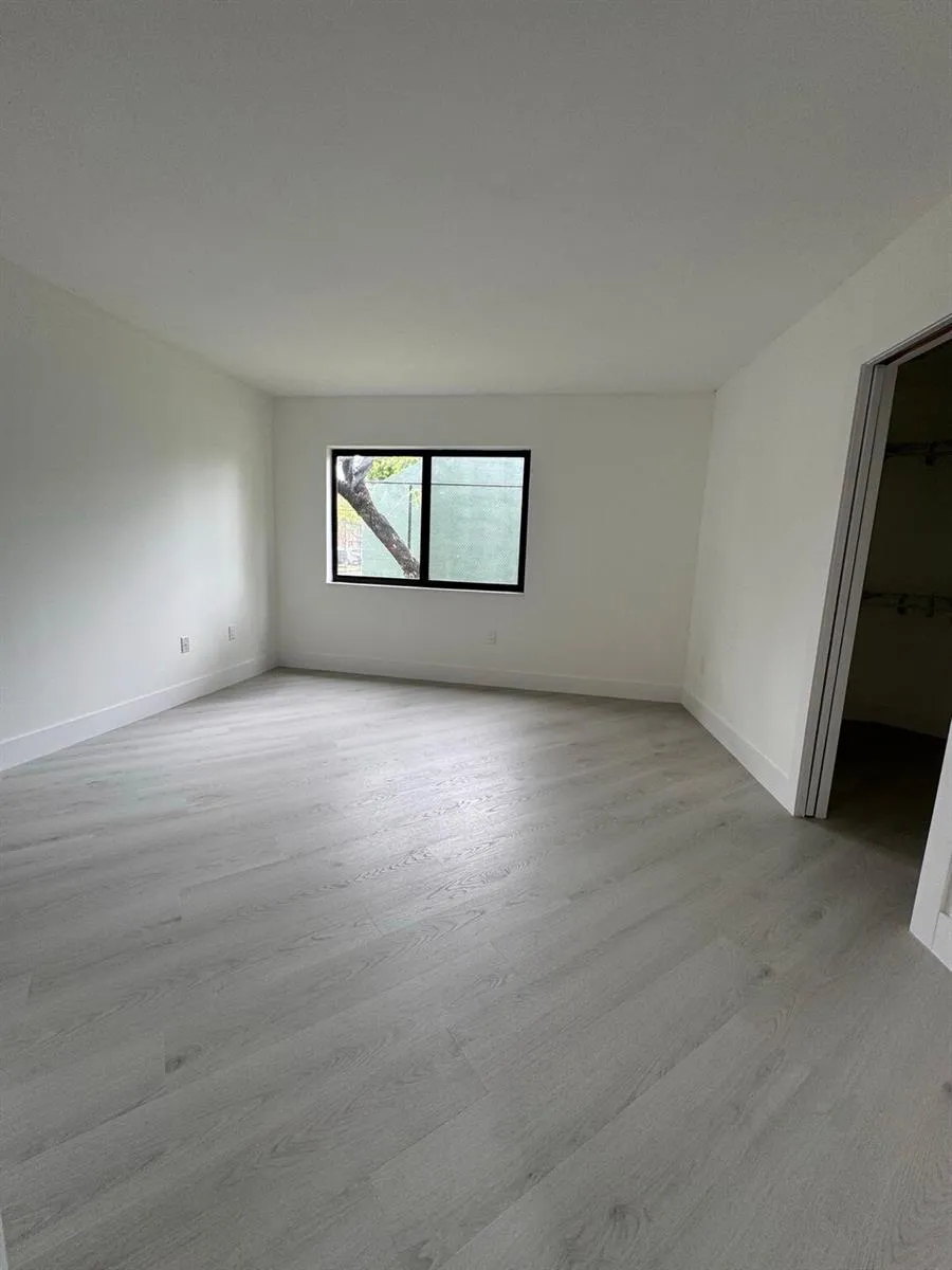 10229 NW 9th St Circle #103 Miami, FL 33172