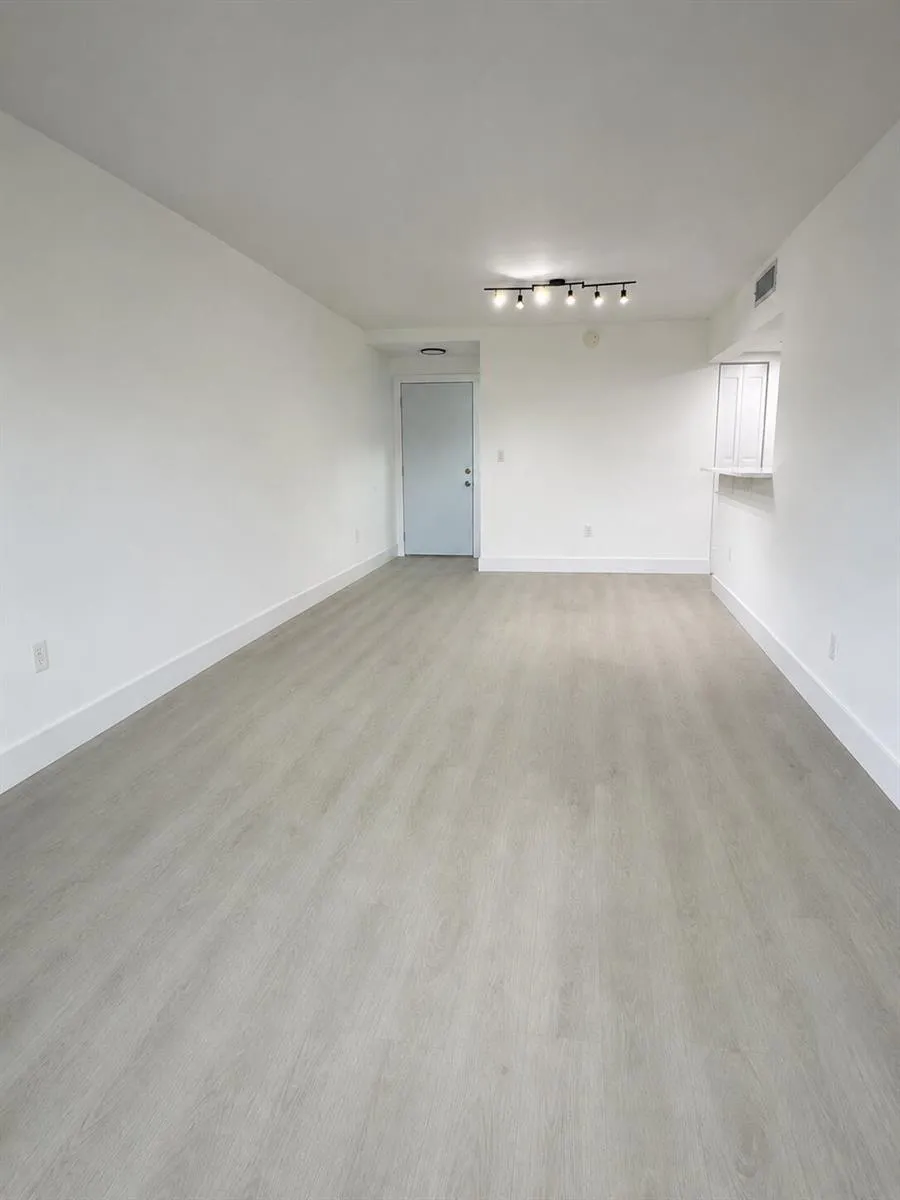 10229 NW 9th St Circle #103 Miami, FL 33172