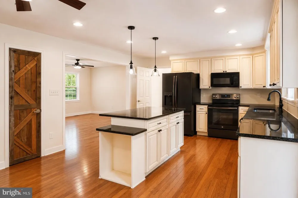 24 POINTER LANE Zion Crossroads, VA 22942