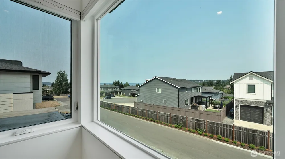 1237 S 234th Drive Des Moines, WA 98198