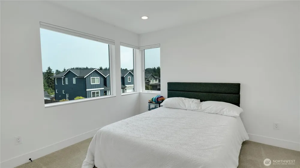 1237 S 234th Drive Des Moines, WA 98198