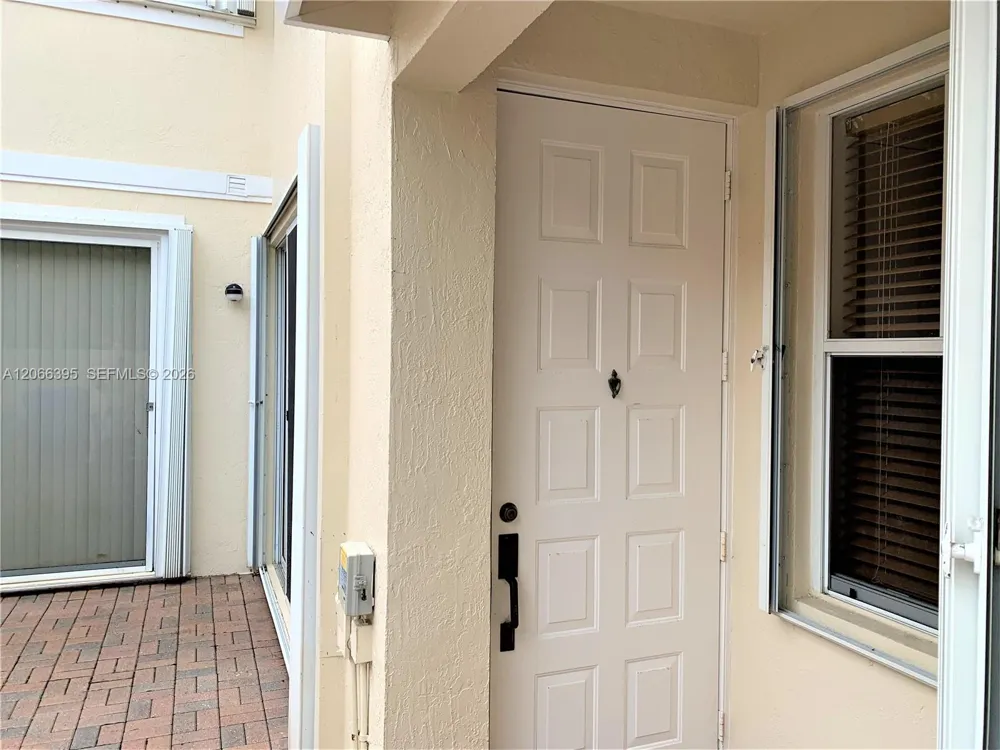 1130 Buttonwood Ln #- Hollywood, FL 33019