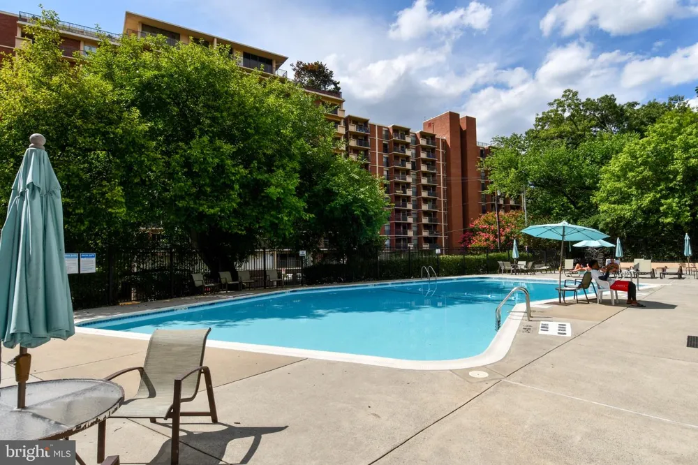 1300 S ARLINGTON RIDGE ROAD #204 Arlington, VA 22202