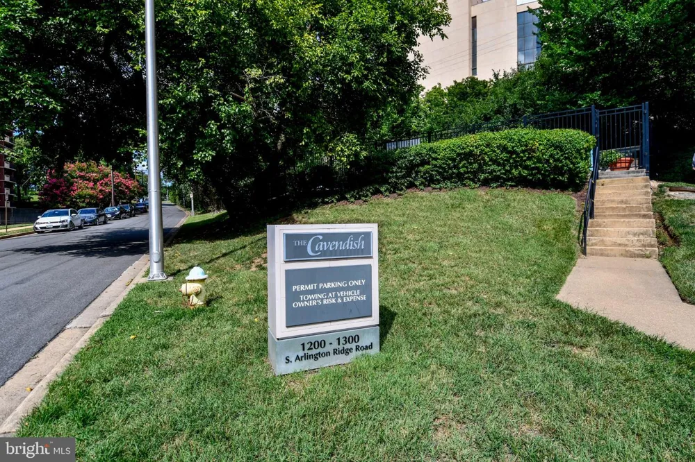 1300 S ARLINGTON RIDGE ROAD #204 Arlington, VA 22202