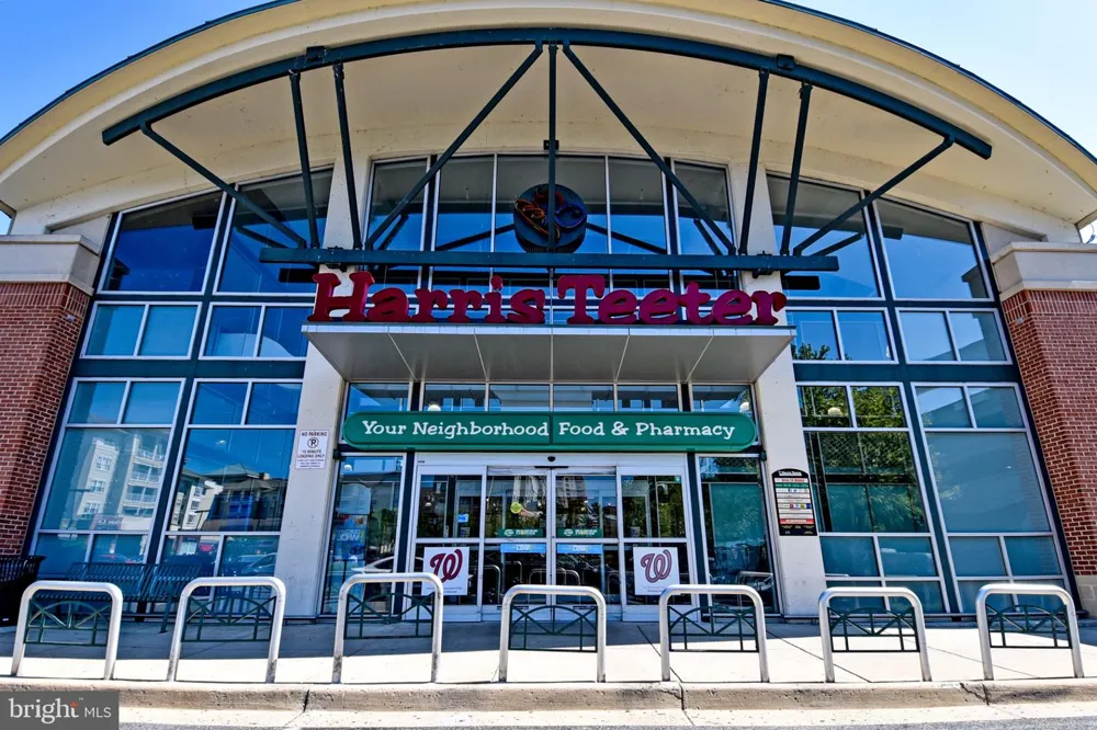 1300 S ARLINGTON RIDGE ROAD #204 Arlington, VA 22202