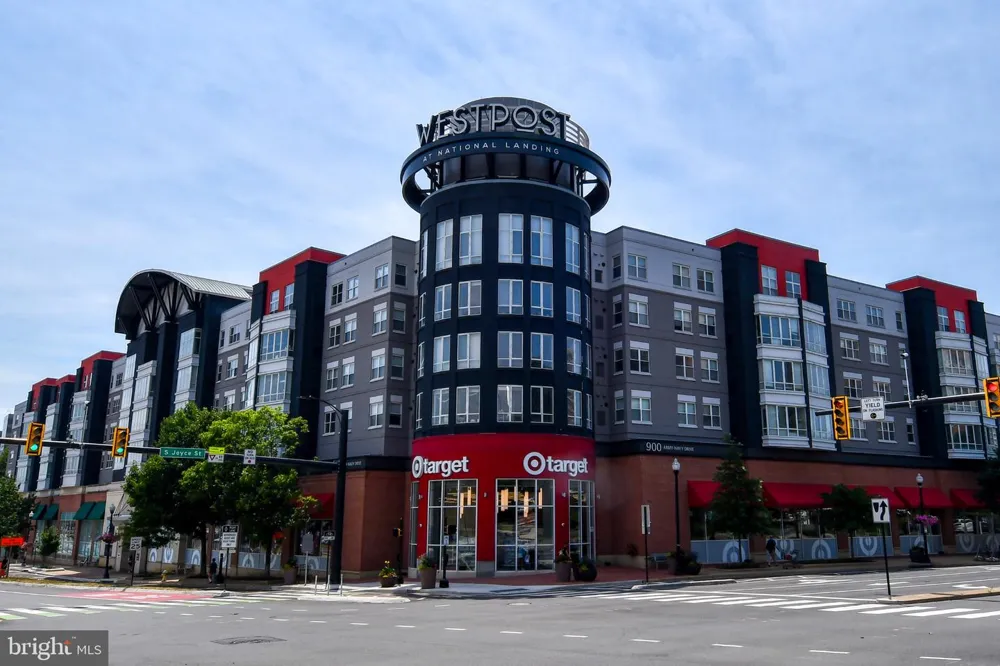 1300 S ARLINGTON RIDGE ROAD #204 Arlington, VA 22202