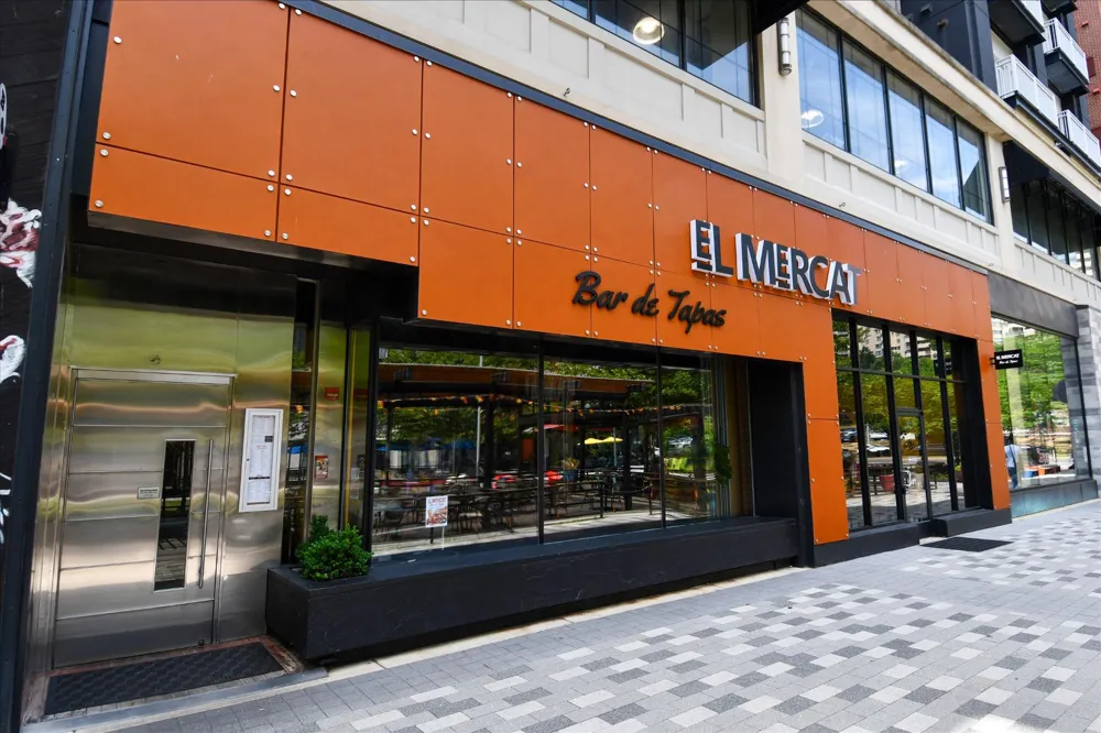 1300 S ARLINGTON RIDGE ROAD #204 Arlington, VA 22202