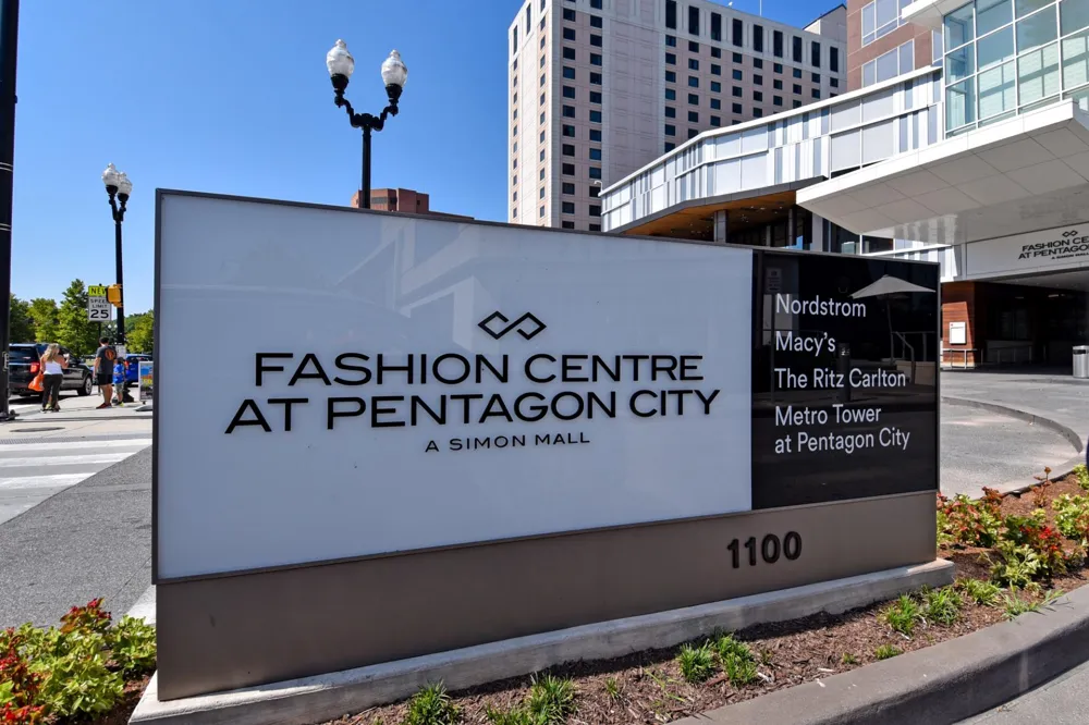 1300 S ARLINGTON RIDGE ROAD #204 Arlington, VA 22202