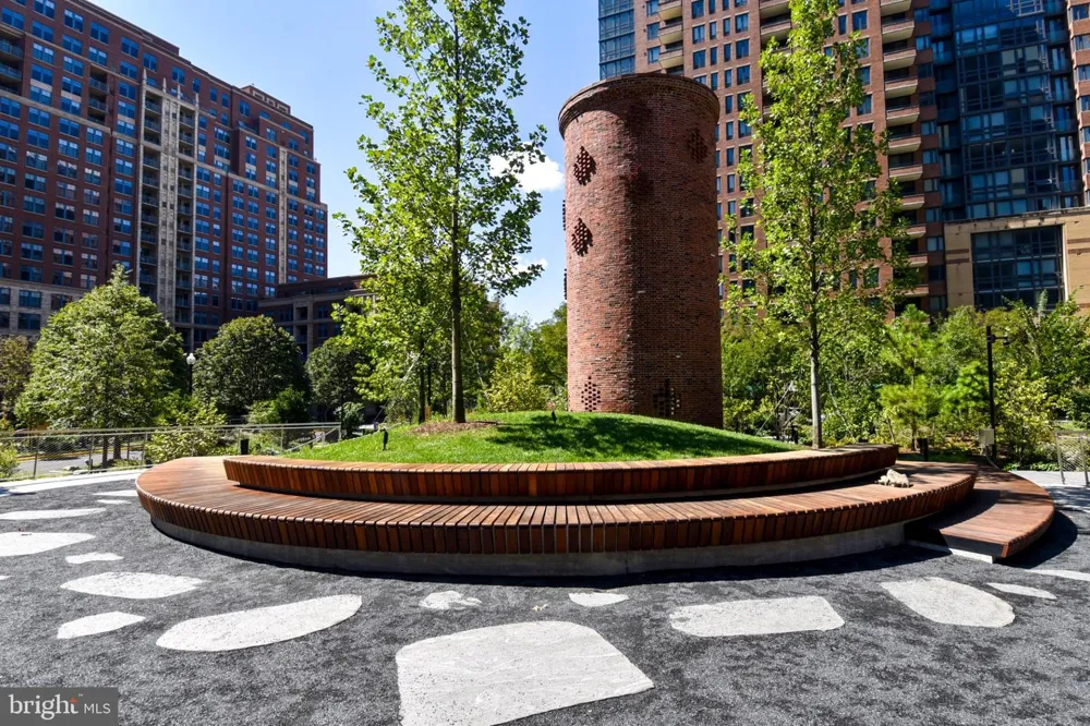 1300 S ARLINGTON RIDGE ROAD #204 Arlington, VA 22202