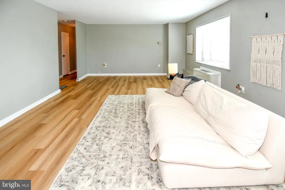 1300 S ARLINGTON RIDGE ROAD #204 Arlington, VA 22202
