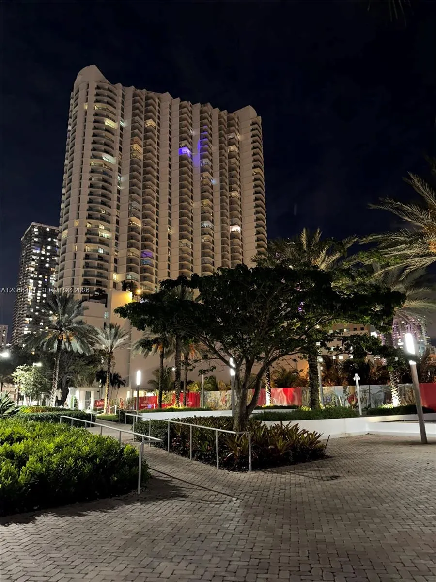 350 S Miami Ave #304 Miami, FL 33130