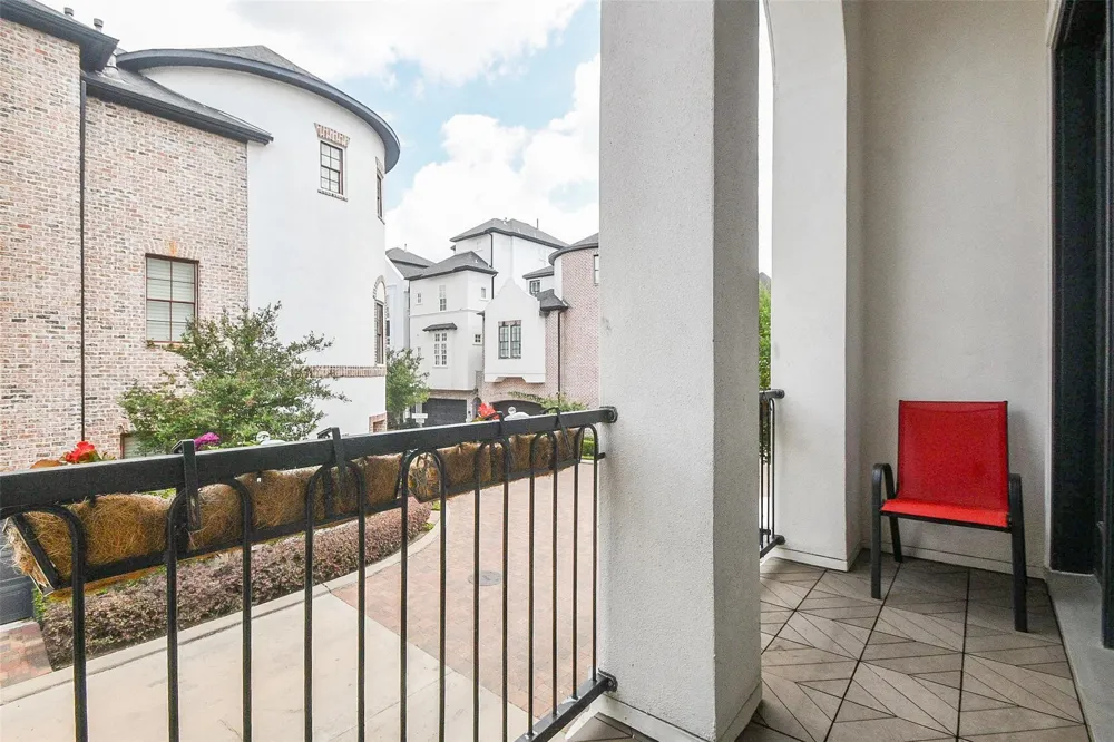 5629 Cohn Meadow Houston, TX 77007