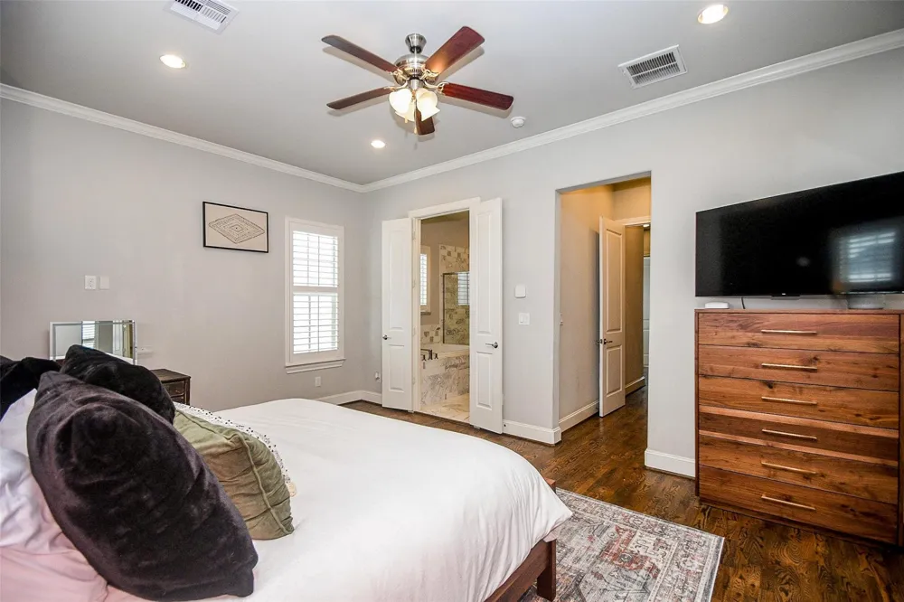 5629 Cohn Meadow Houston, TX 77007