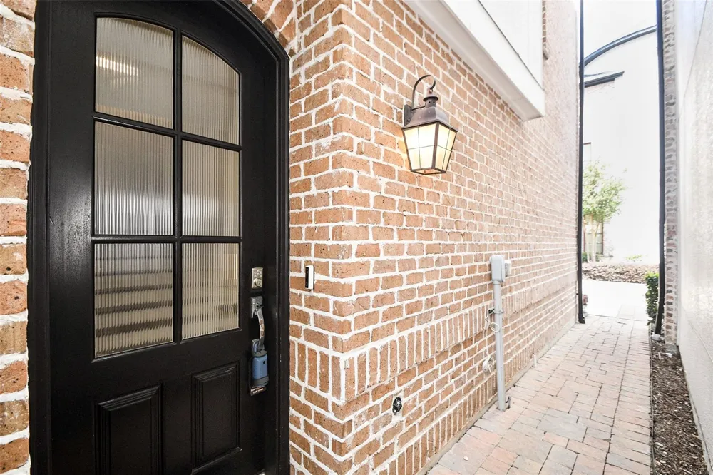 5629 Cohn Meadow Houston, TX 77007