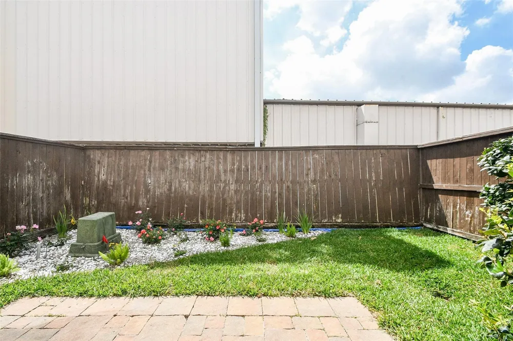 5629 Cohn Meadow Houston, TX 77007