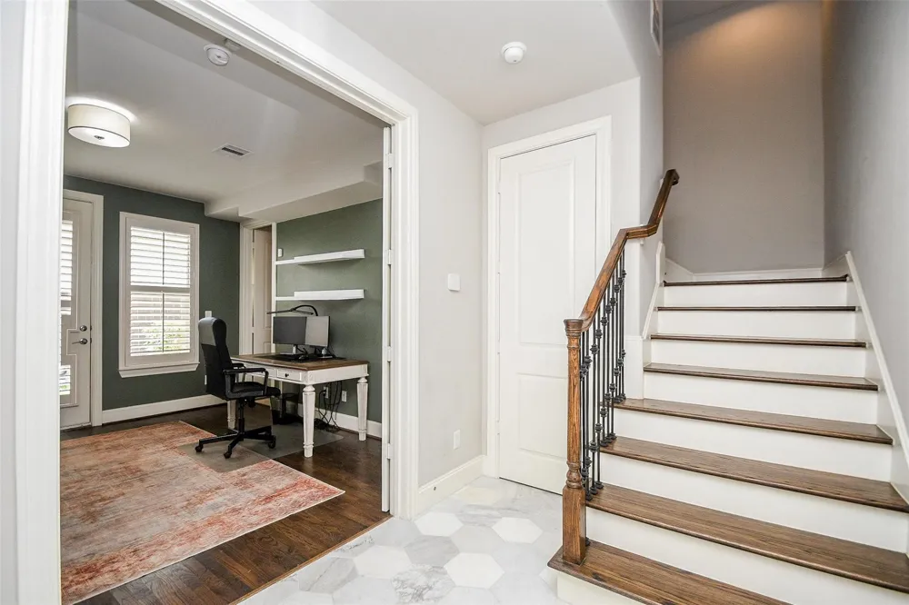 5629 Cohn Meadow Houston, TX 77007