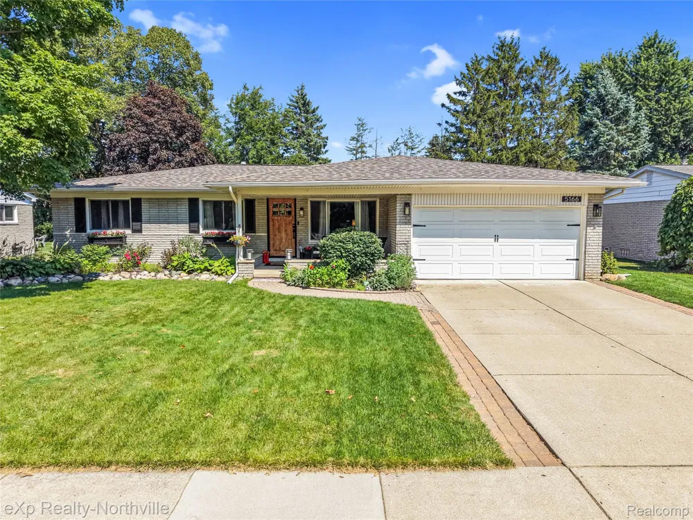 5166 Dayton Drive Troy City, MI 48085