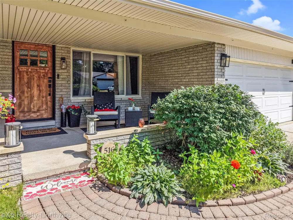 5166 Dayton Drive Troy City, MI 48085