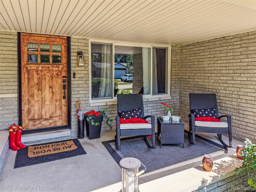 5166 Dayton Drive Troy City, MI 48085