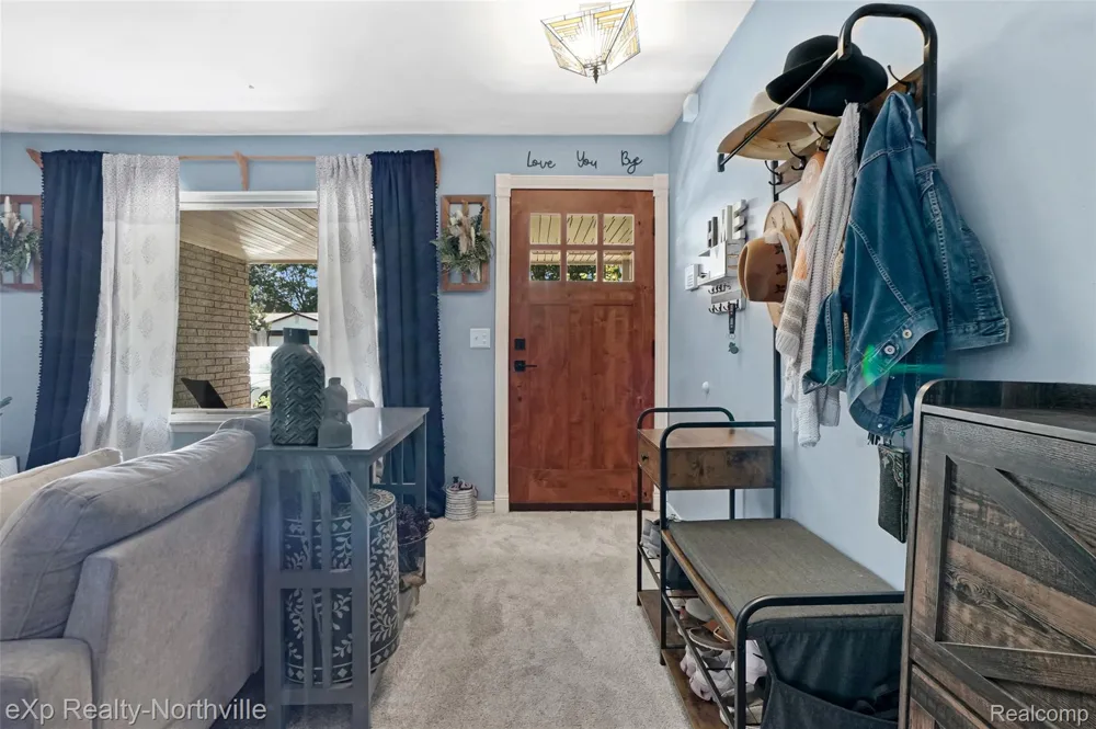 5166 Dayton Drive Troy City, MI 48085