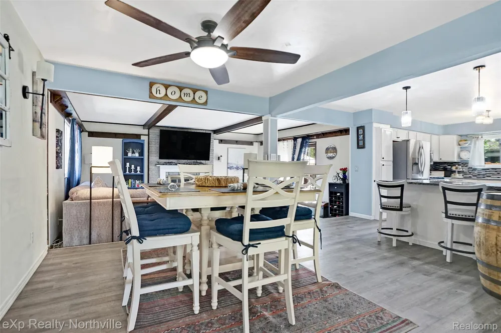 5166 Dayton Drive Troy City, MI 48085