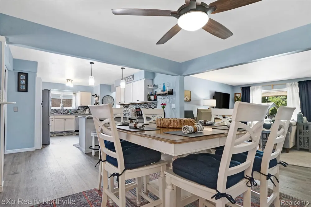 5166 Dayton Drive Troy City, MI 48085