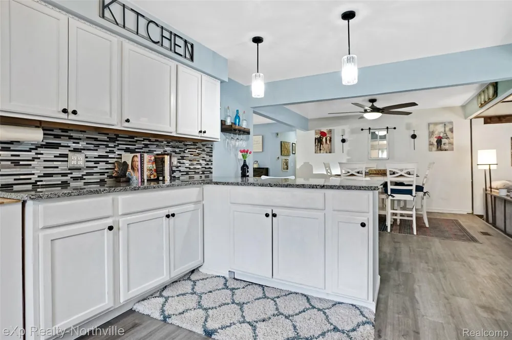 5166 Dayton Drive Troy City, MI 48085